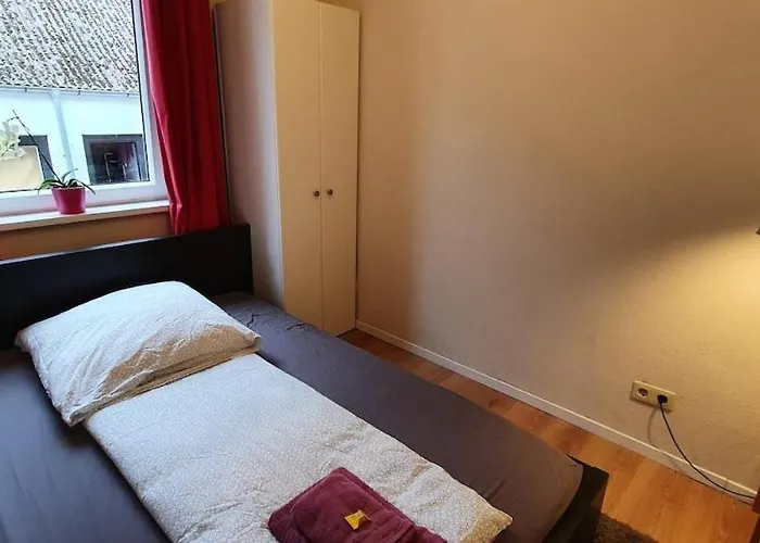 1 Great Near Hans Albers Platz, Apartament *